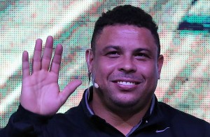 epa05616779 Brazilian former soccer player Ronaldo speaks during the presentation of the soccer school franchise R9 Academy, in Bogota, Colombia, 03 November 2016. EPA/Mauricio Dueñas Castañeda