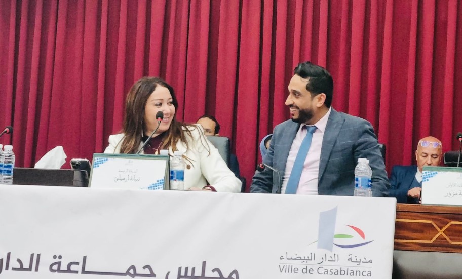 كريم الكلايبي إلى جانب رئيسة جماعة الدار البيضاء (عمدة المدينة) نبيلة الرميلي